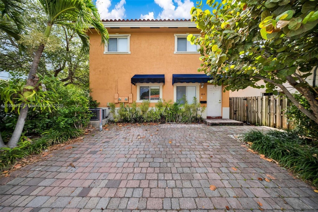 2814 Sw 27th St A, Miami