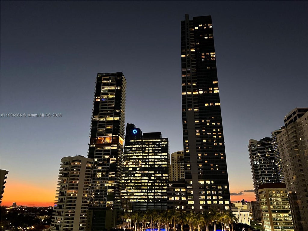 1420 Brickell Bay Dr 1406d, Miami