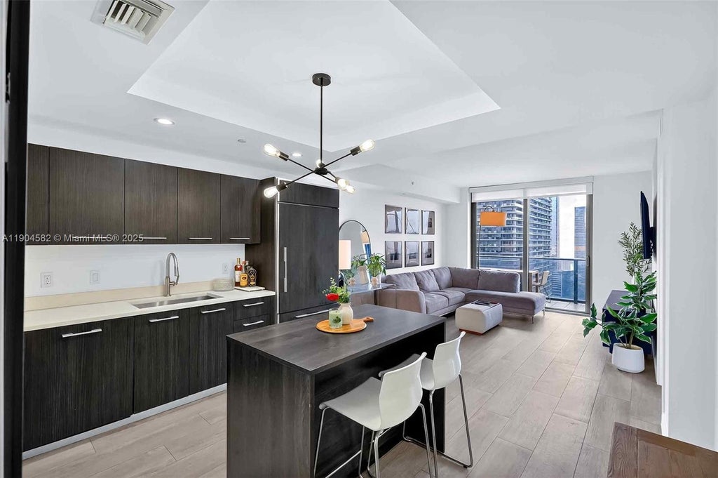 45 Sw 9th St 3704, Miami