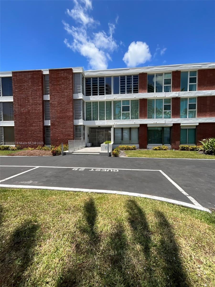 10210 Collins Ave 305, Bal Harbour