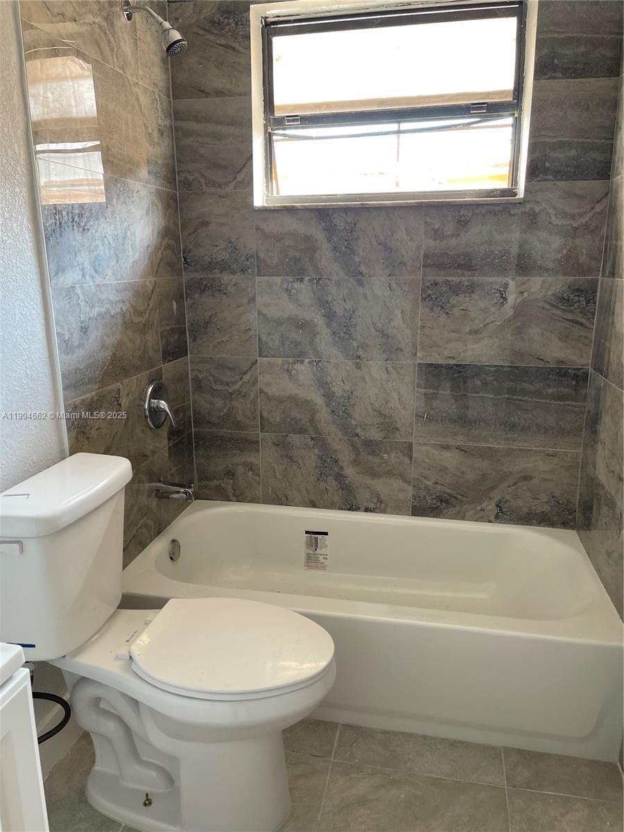 2041 Nw 6th St 2043, Miami