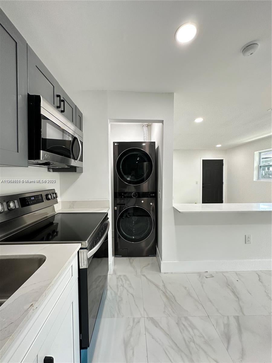 1443 Nw 34th St, Miami