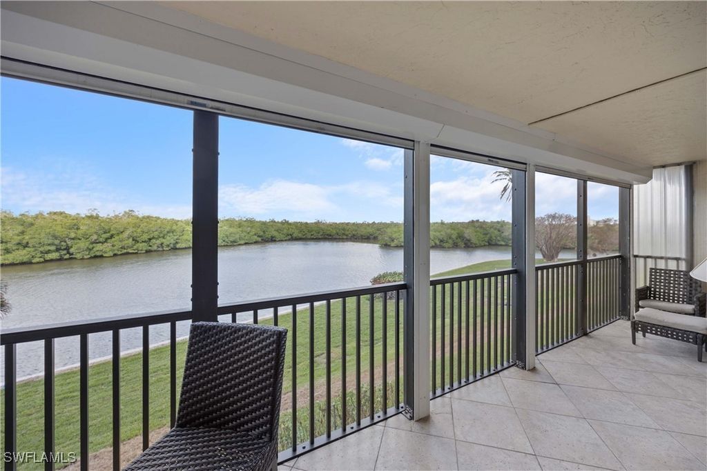 15 Bluebill Ave 103s, Naples