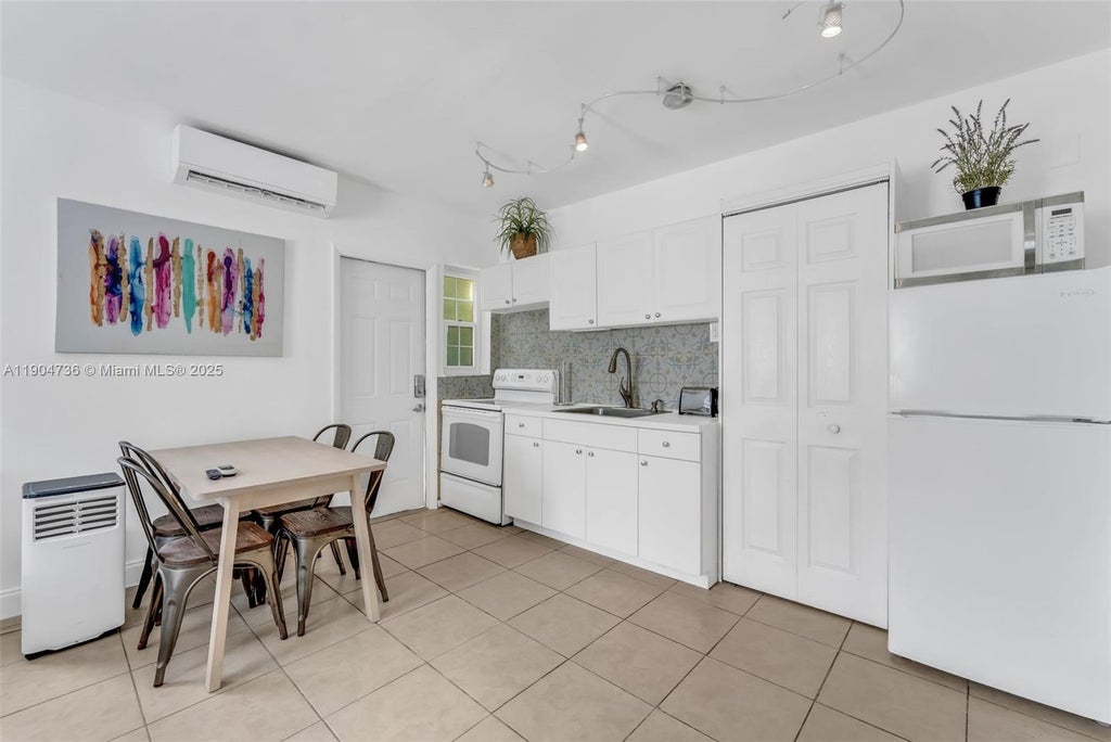 1639 Hayes St 1, Hollywood