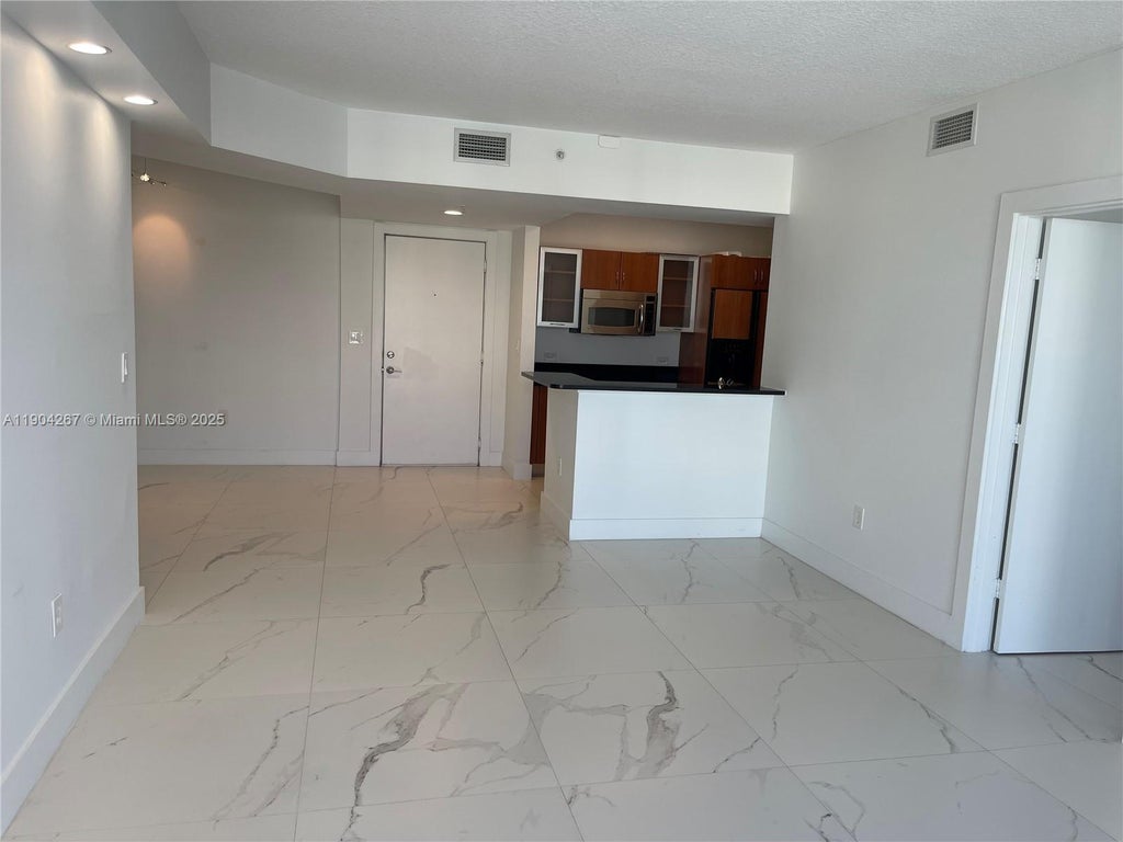 18800 Ne 29th Ave 825, Aventura