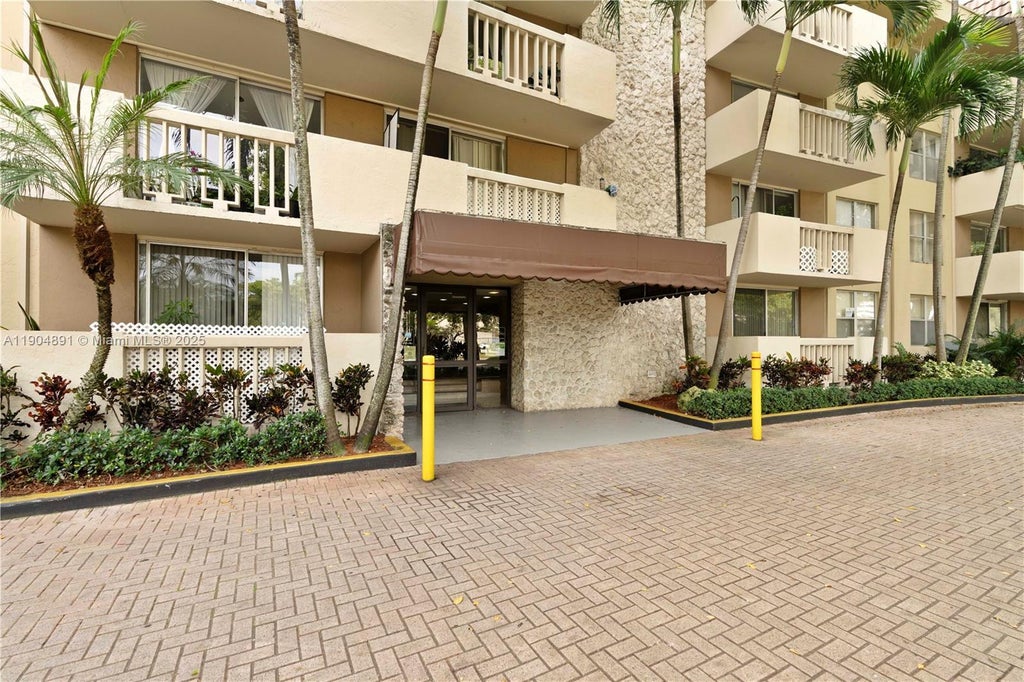 1800 Sans Souci Blvd 132, North Miami