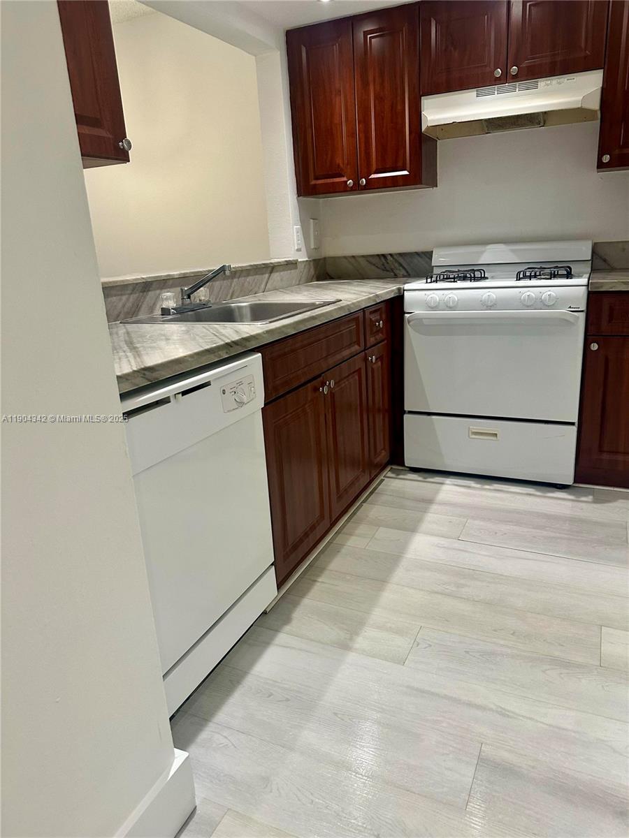 18007 Nw 68th Ave U-103, Hialeah