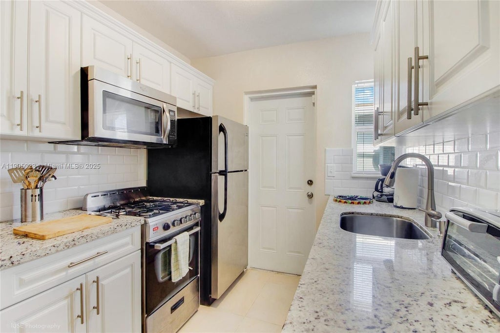 518 Sw 7th Ave 518, Miami