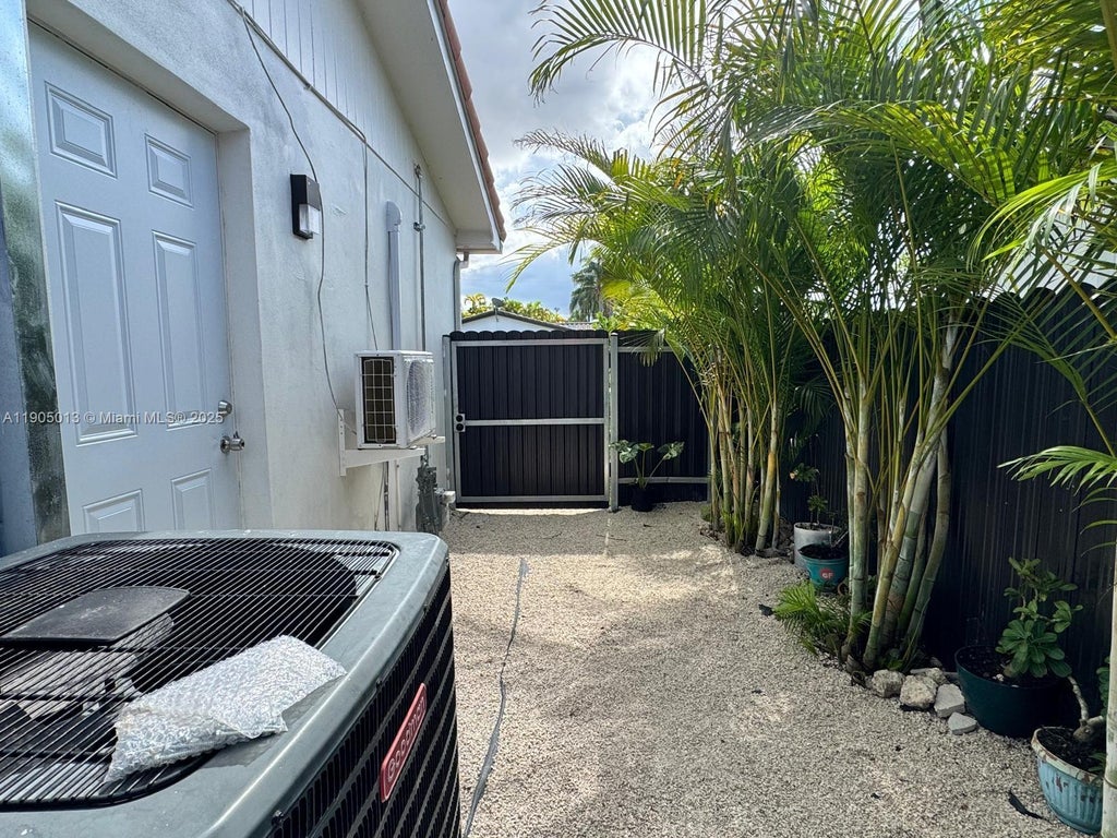 9815 Sw 21st St 1, Miami