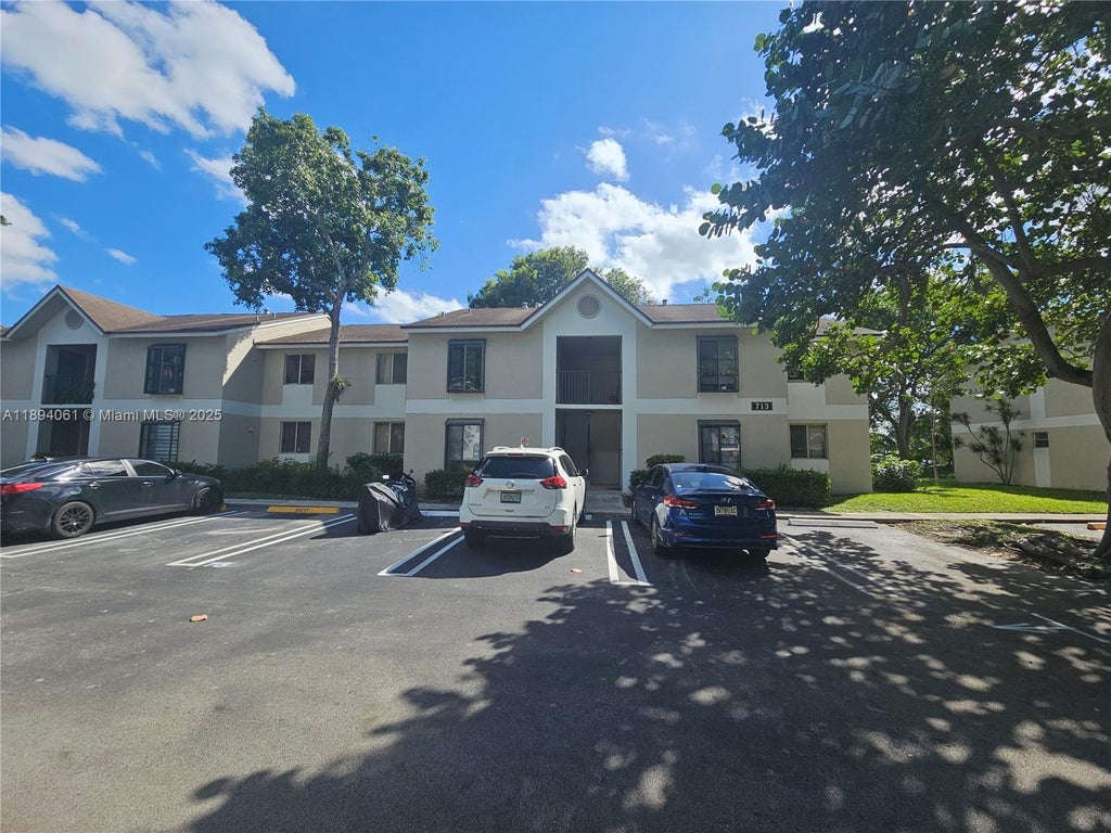 713 Gardens Dr 205, Pompano Beach