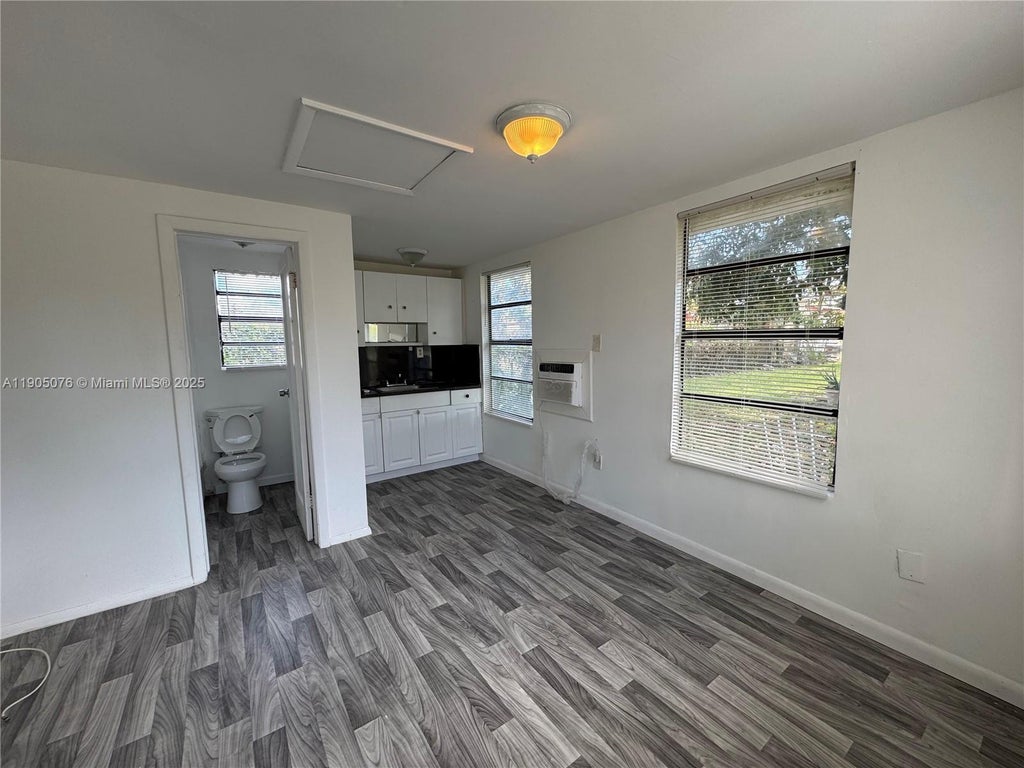 2549 Ne 190th St 4, Miami