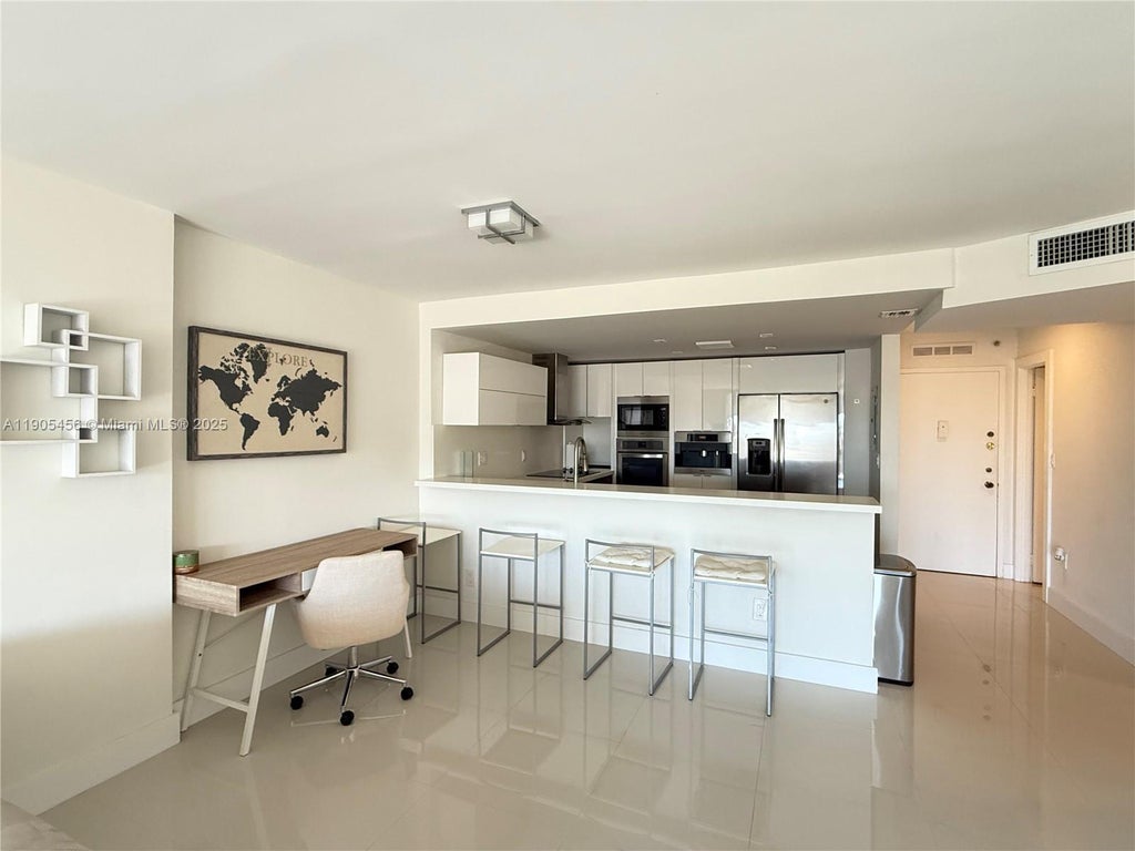 2780 Ne 183rd St 1403, Aventura