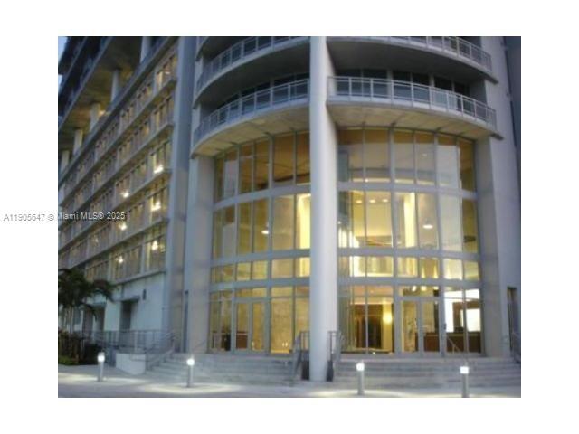 690 Sw 1st Ct Phi-01, Miami