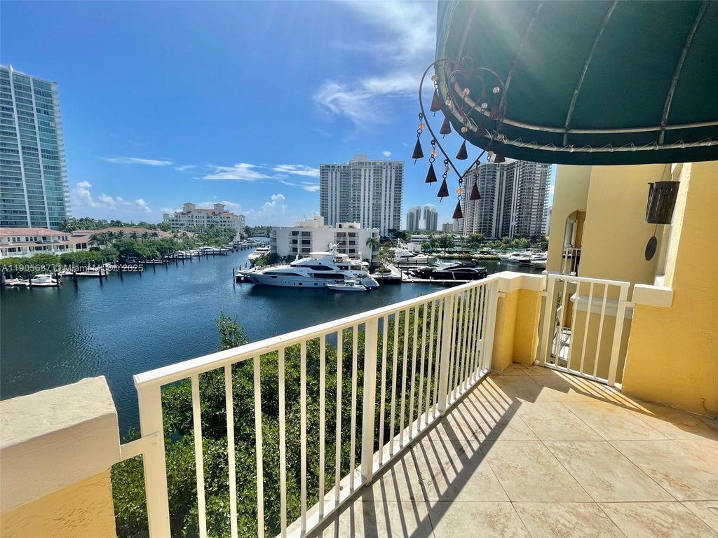 19999 E Country Club Dr 1604, Aventura