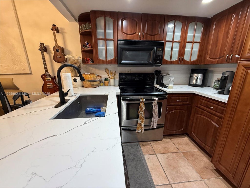 540 Brickell Key Dr 212, Miami