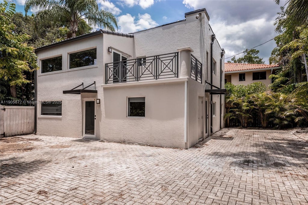 2742 Coacoochee St 2, Miami