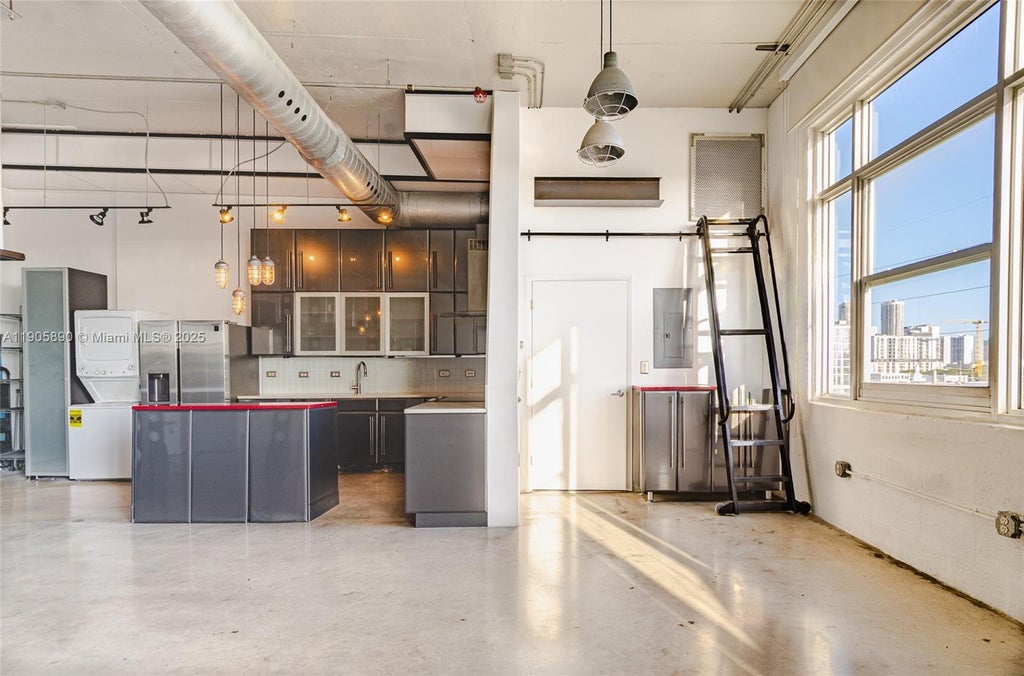 250 Nw 23rd 405, Miami