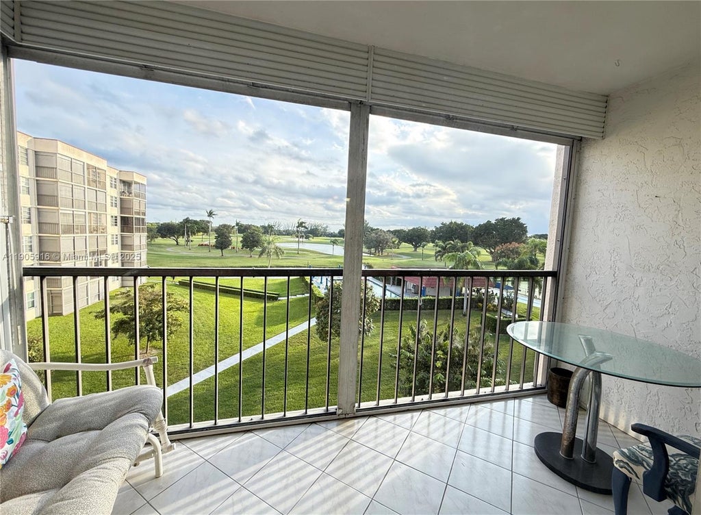 8900 Washington Blvd 409, Pembroke Pines