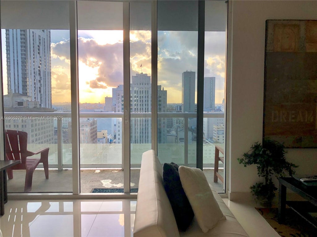 50 Biscayne Blvd 1809, Miami