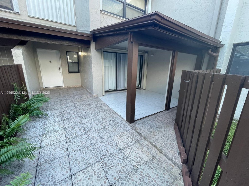 10302 Nw 9th St Cir 103, Miami