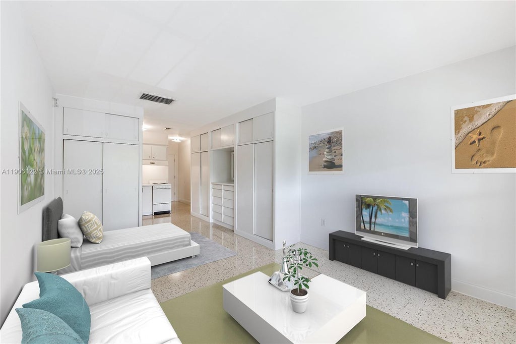 33 Salamanca Ave 2fl, Coral Gables