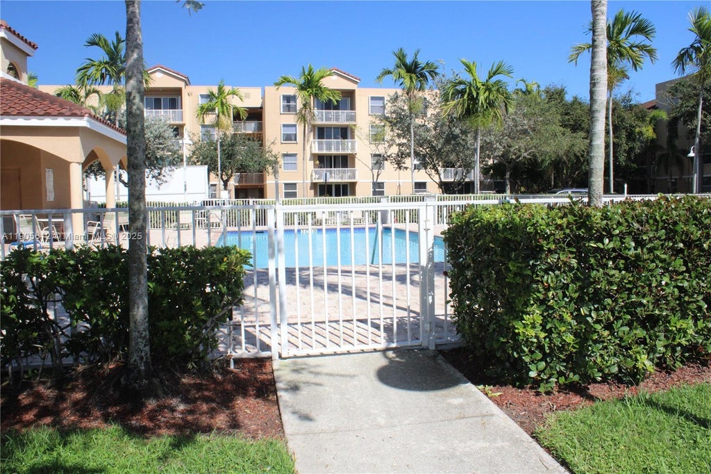 519 E Sheridan St 1082, Dania Beach