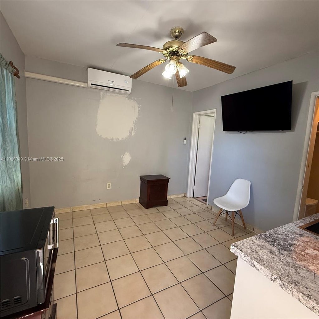 275 W 16th St, Hialeah