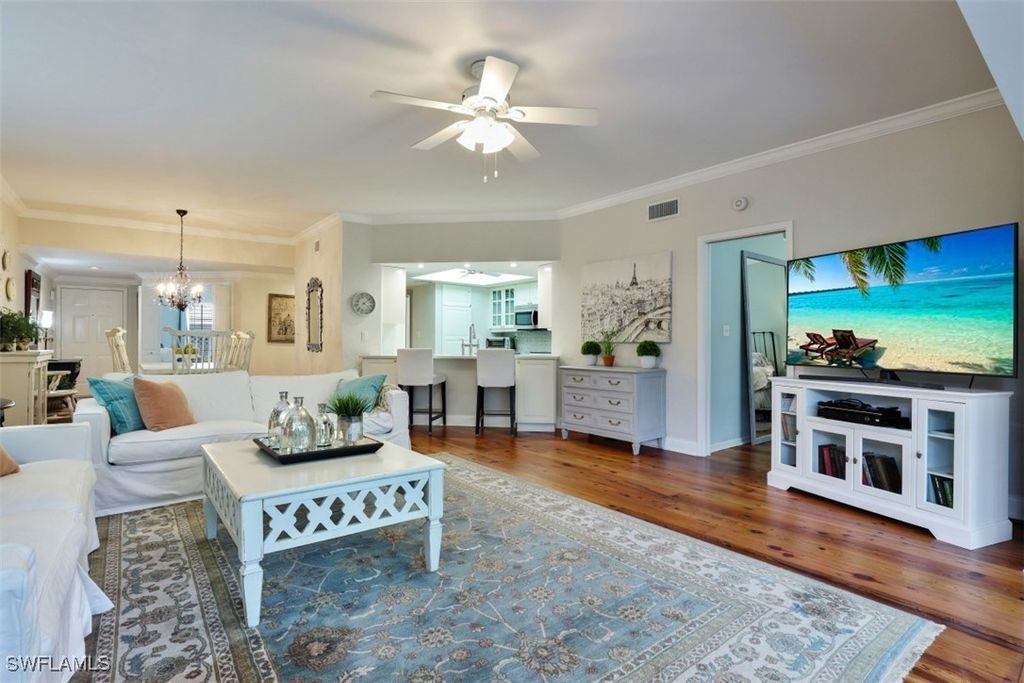 5897 Chanteclair Dr 313, Naples