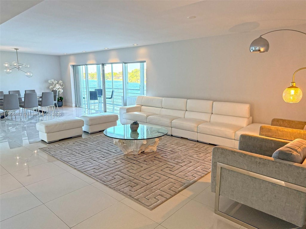 879 Ne 195th St 228, Miami