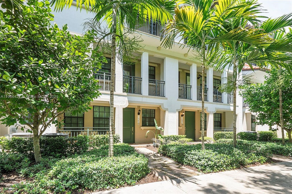 11343 Sw 14th St, Pembroke Pines