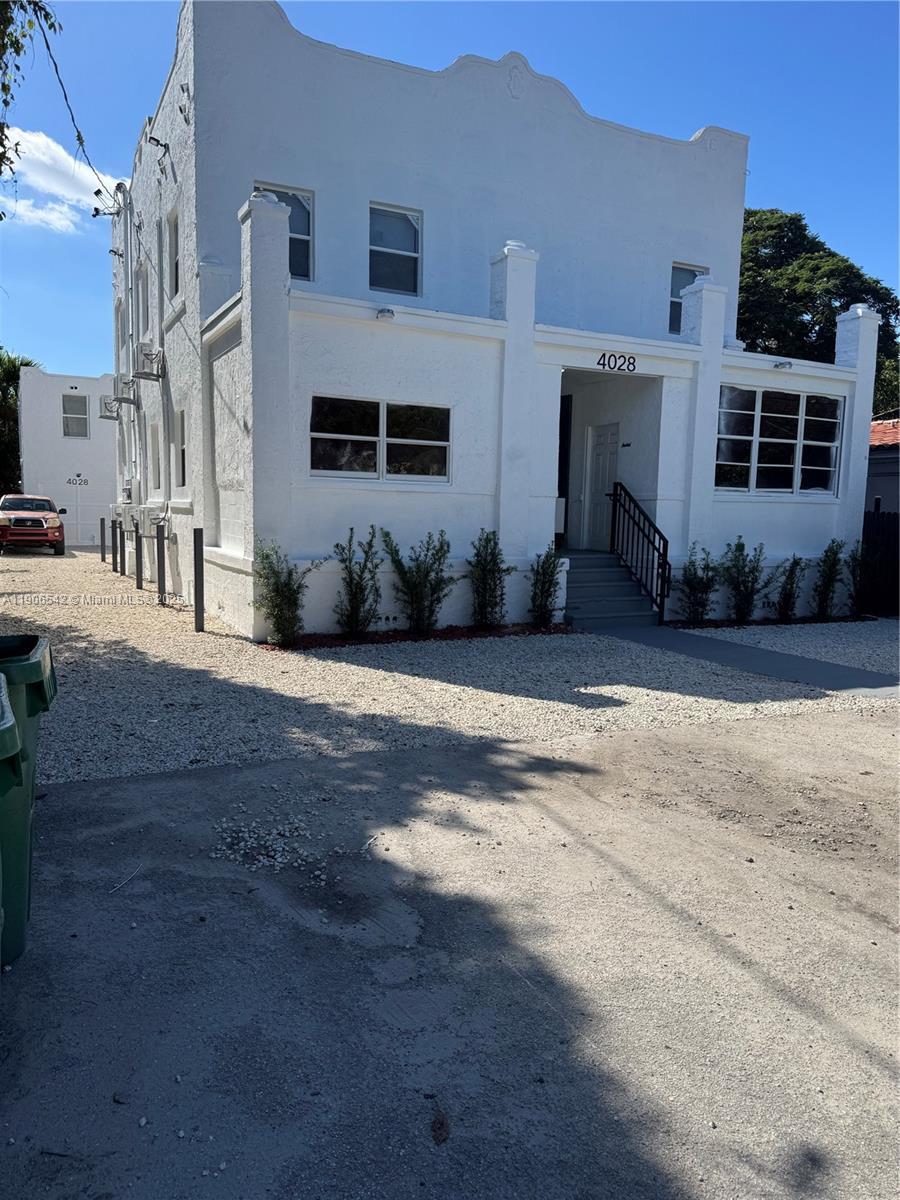 4028 Sw 11th St Madrid, Miami