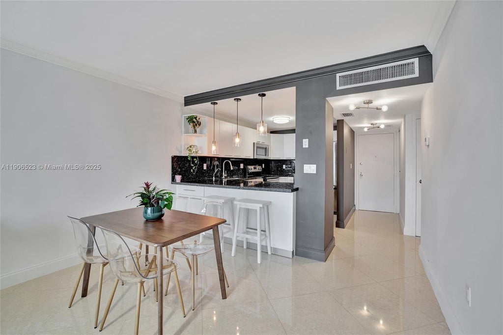 3375 N Country Club Dr 1603, Aventura