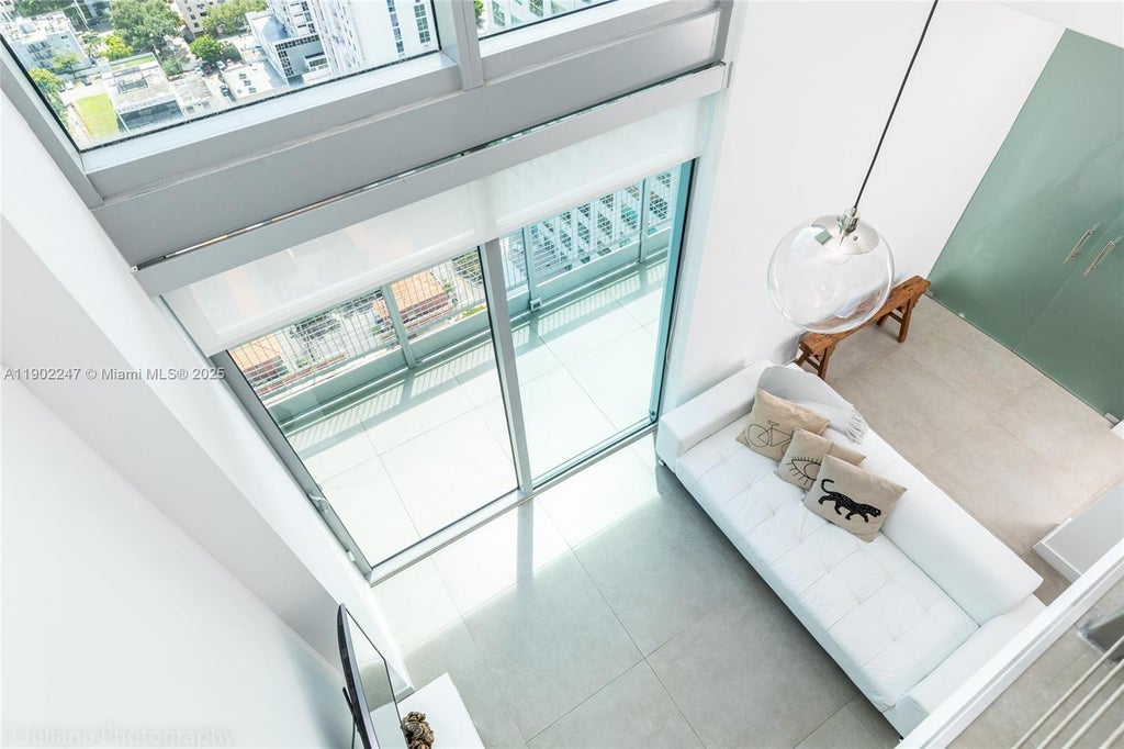 690 Sw 1st Ct Phi17, Miami