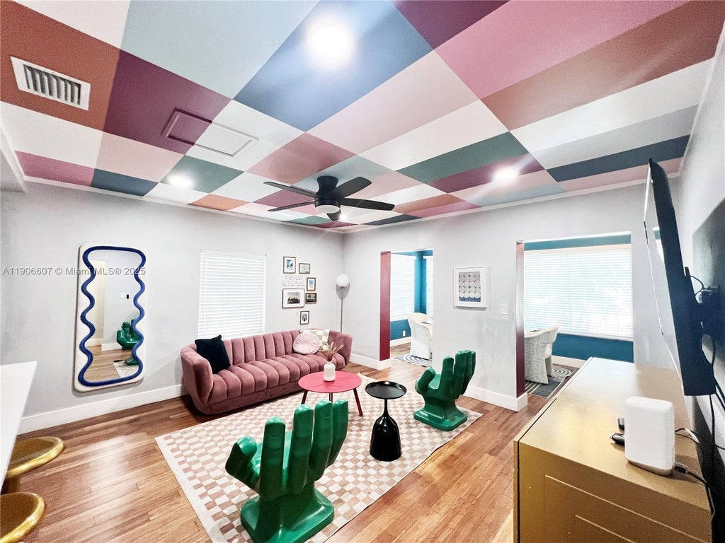 324 Nw 52nd St, Miami