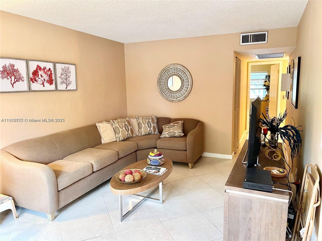 2042 Newcastle C 2042, Boca Raton