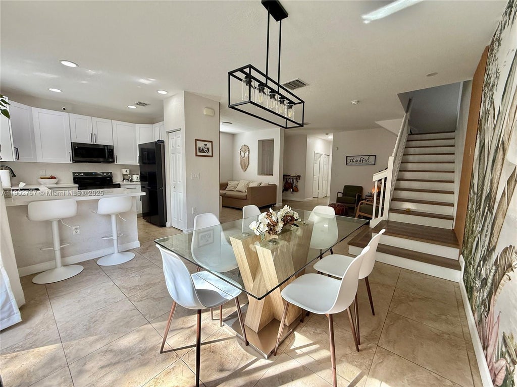 1034 Ne 208th St, Miami