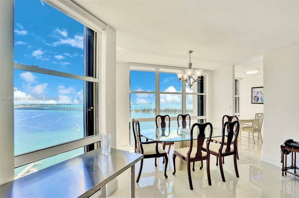 1901 Brickell Ave B2214, Miami