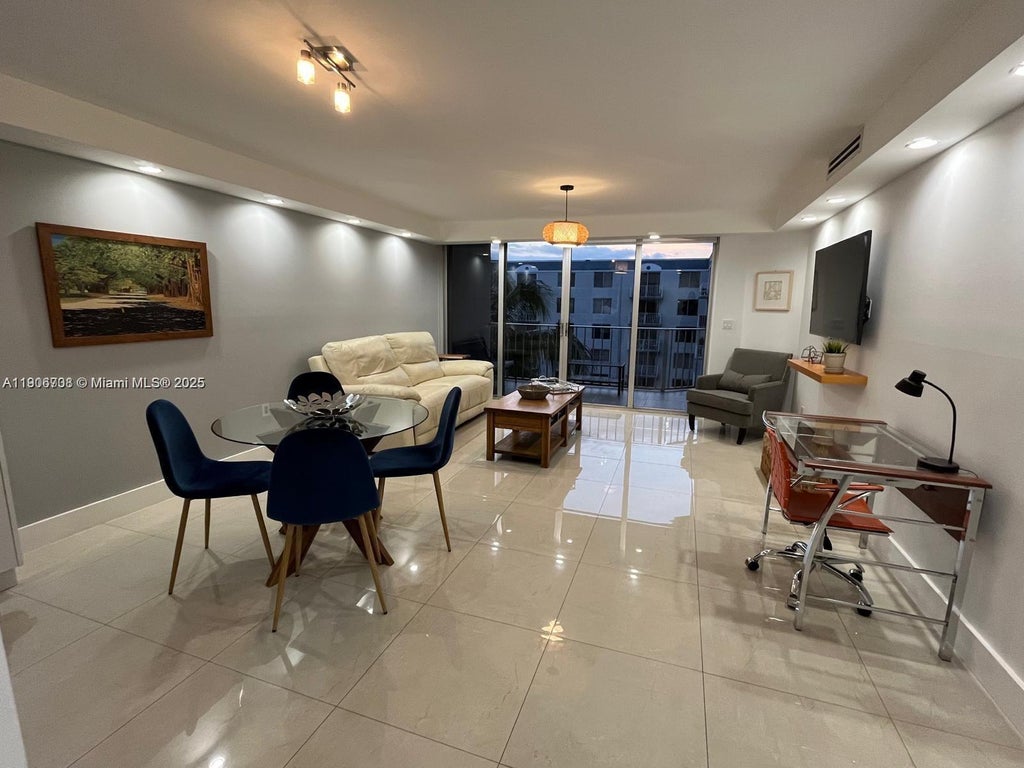 1700 Nw N River Dr 504, Miami