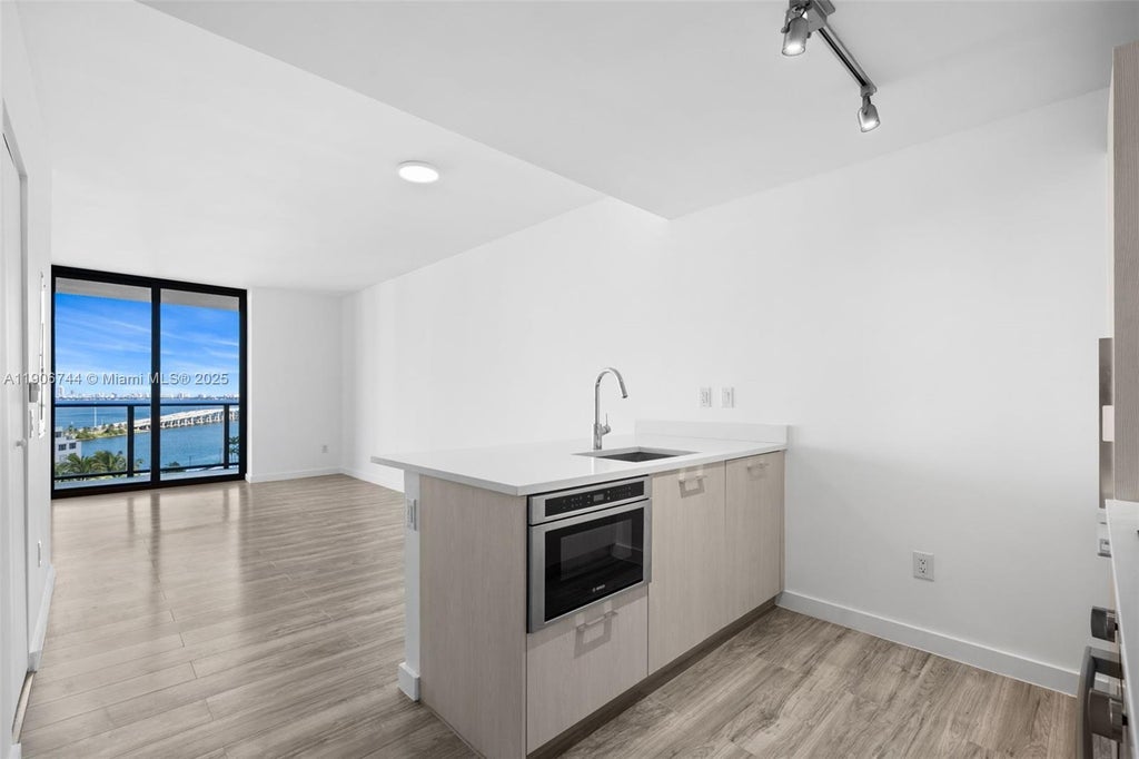 501 Ne 31st St 1402, Miami