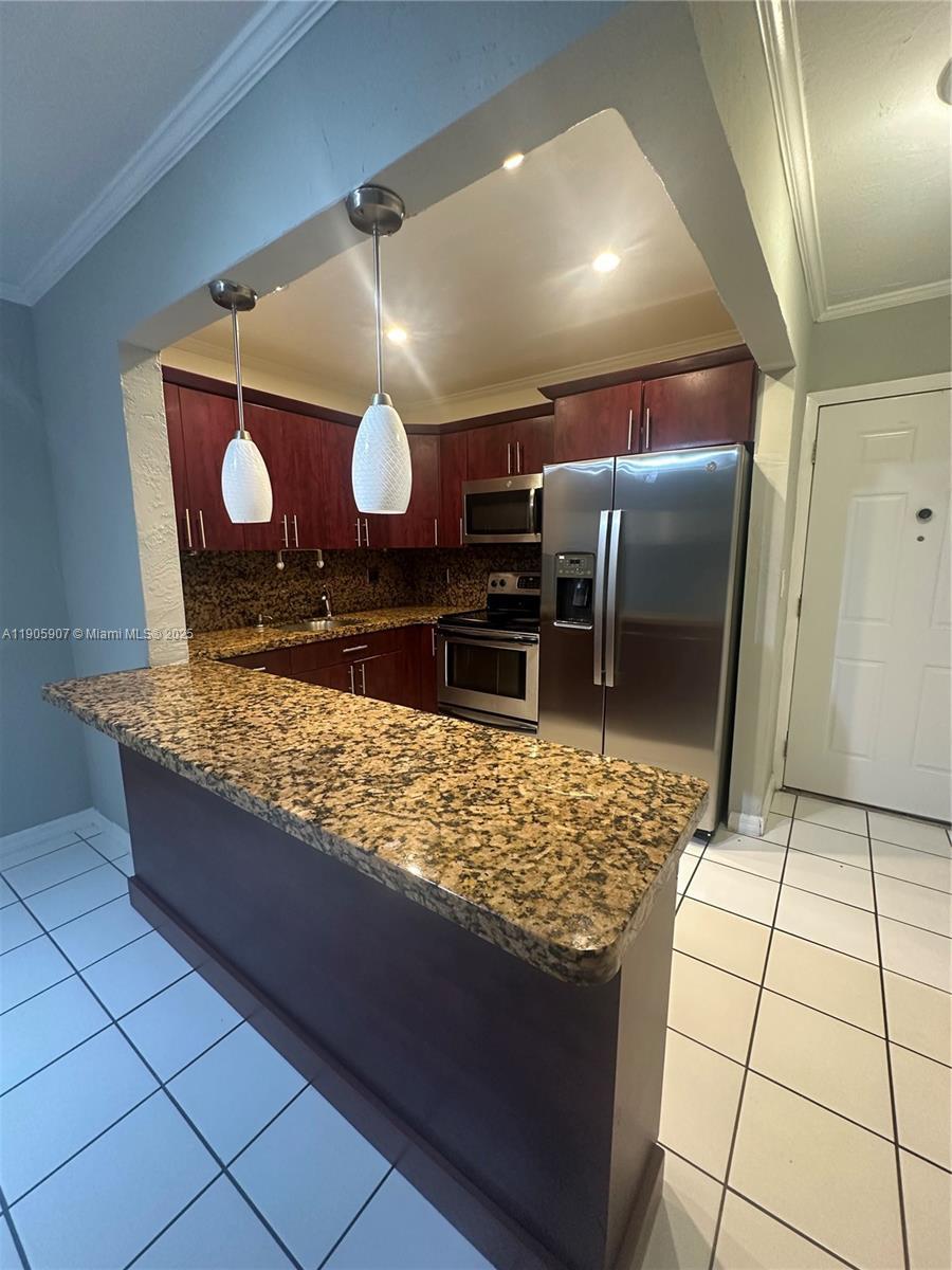 1275 W 35th St 60b, Hialeah