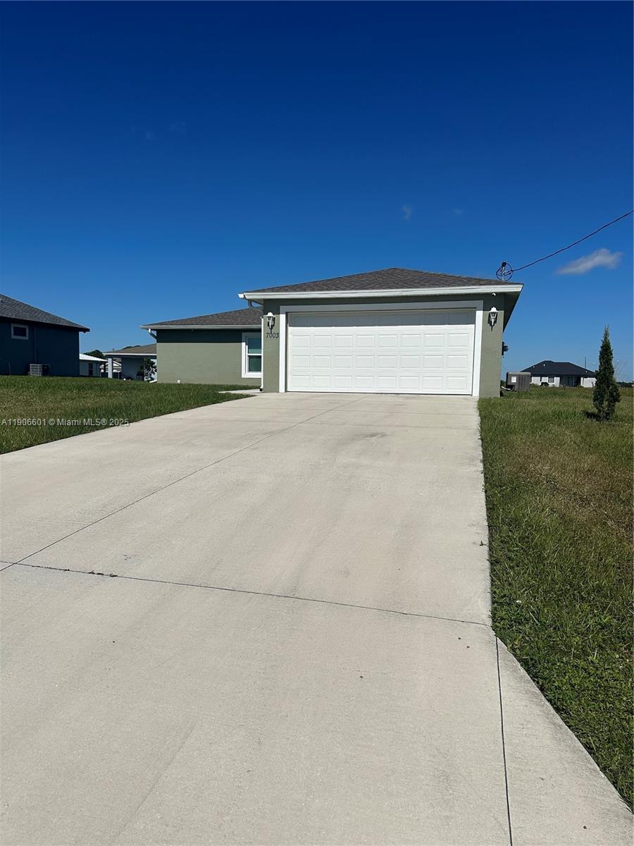 7003 Burma Cir, La Belle