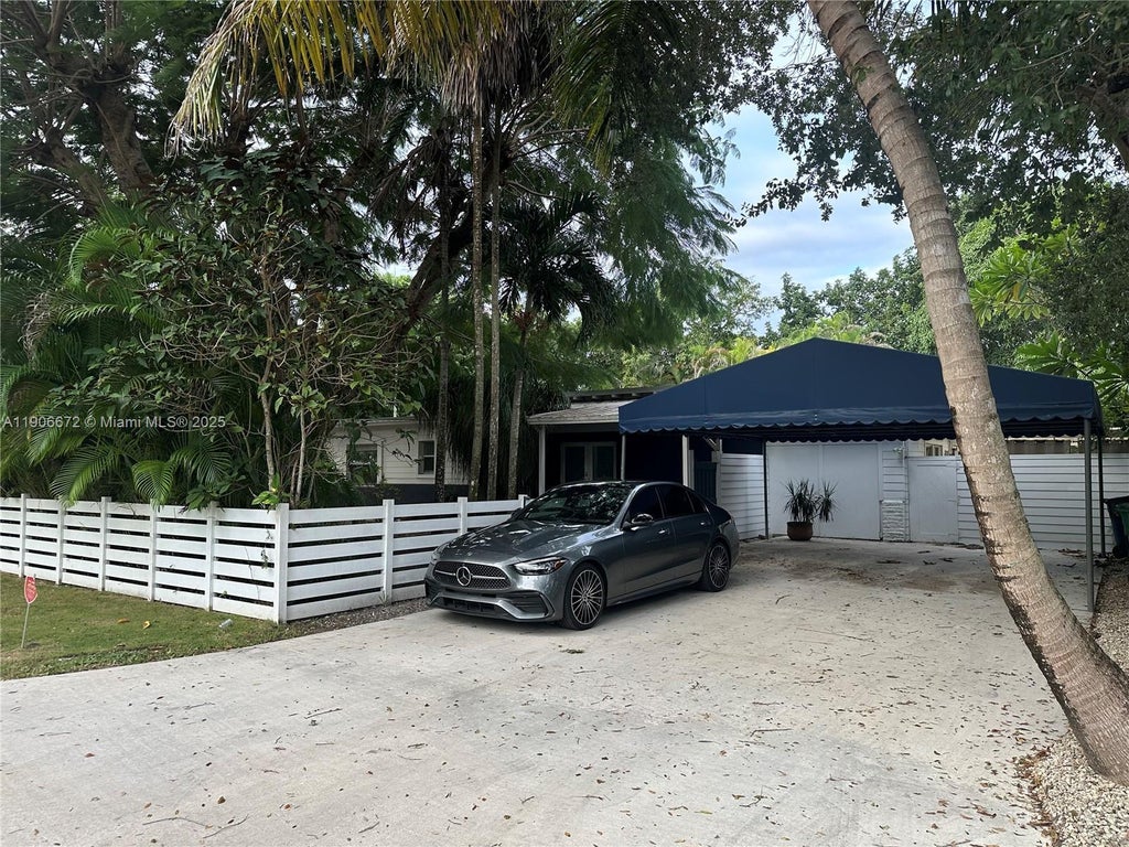 6810 Sw 70th Ave, Miami