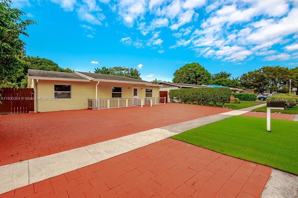 401 Sw 76th Ter ., North Lauderdale