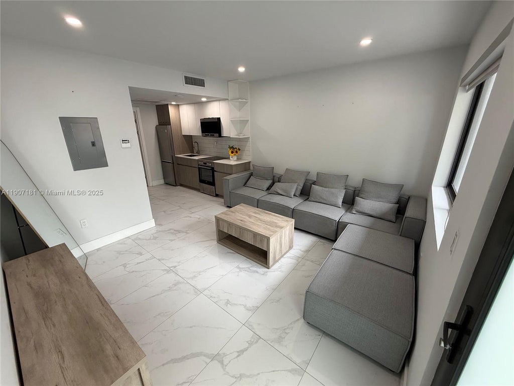 944 Jefferson Ave 11, Miami Beach