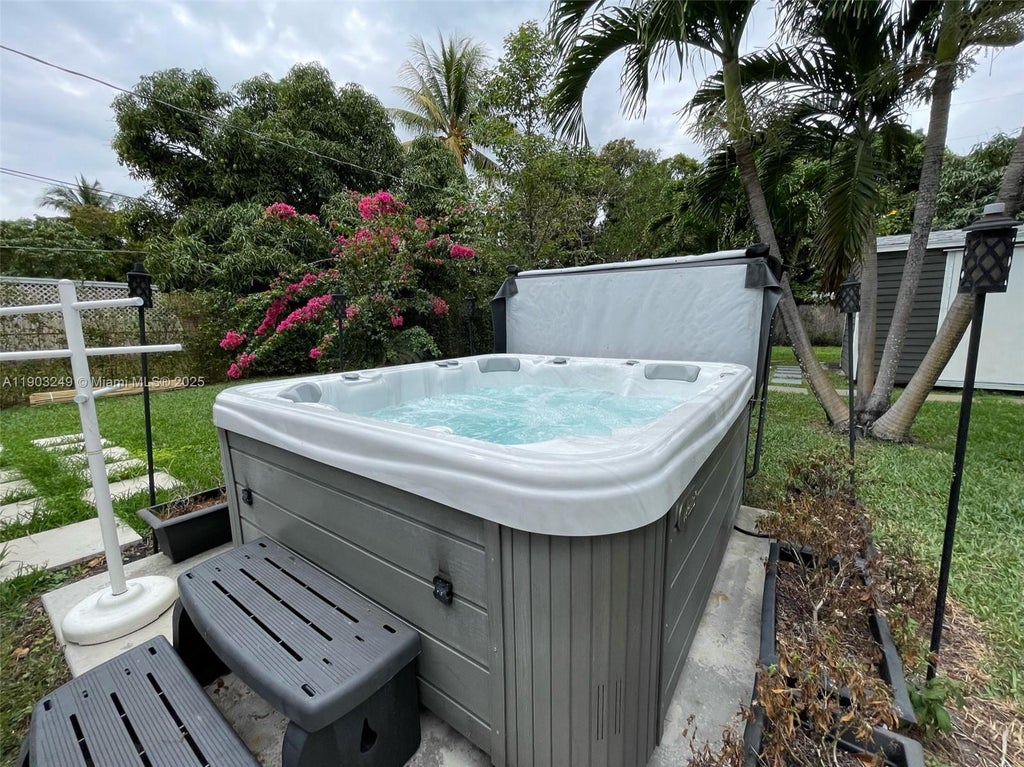 1545 Ne 138th St, North Miami