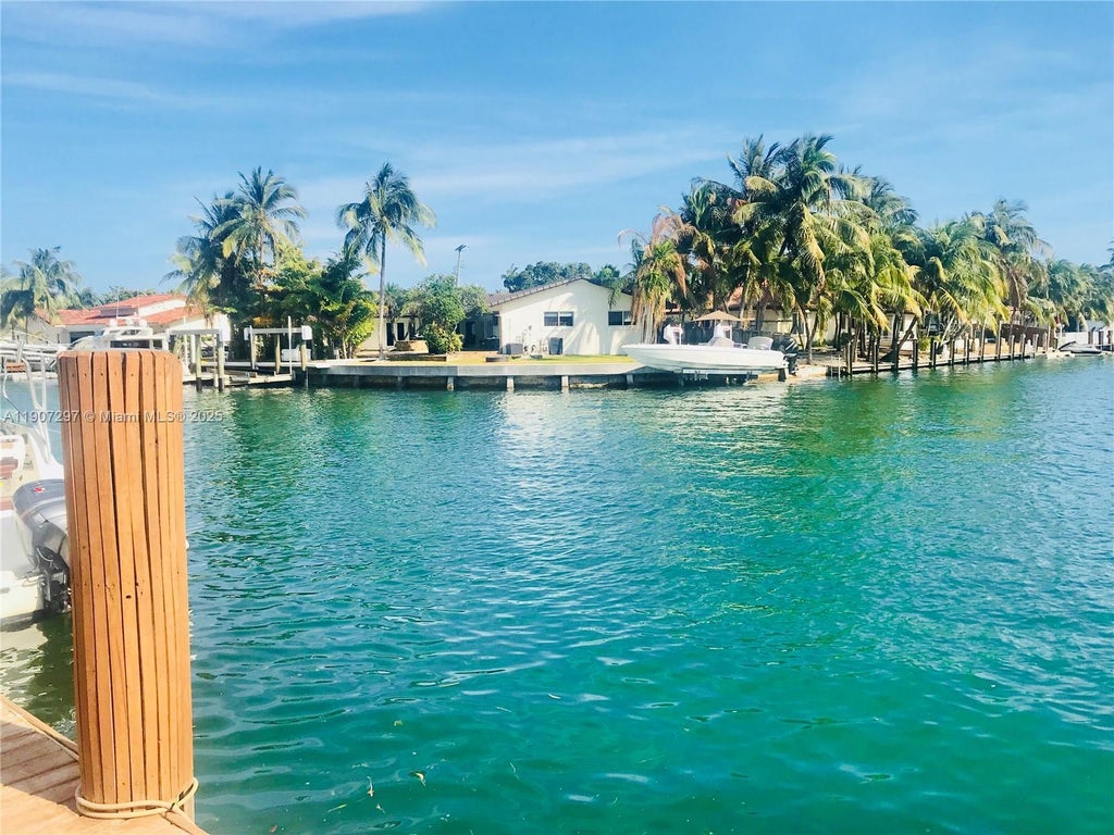 2430 Ne 135th St 203, North Miami