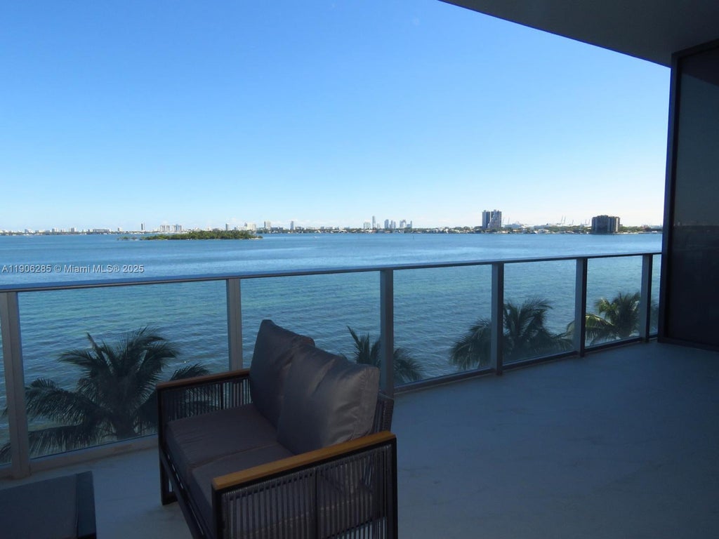 700 Ne 24 204-a, Miami
