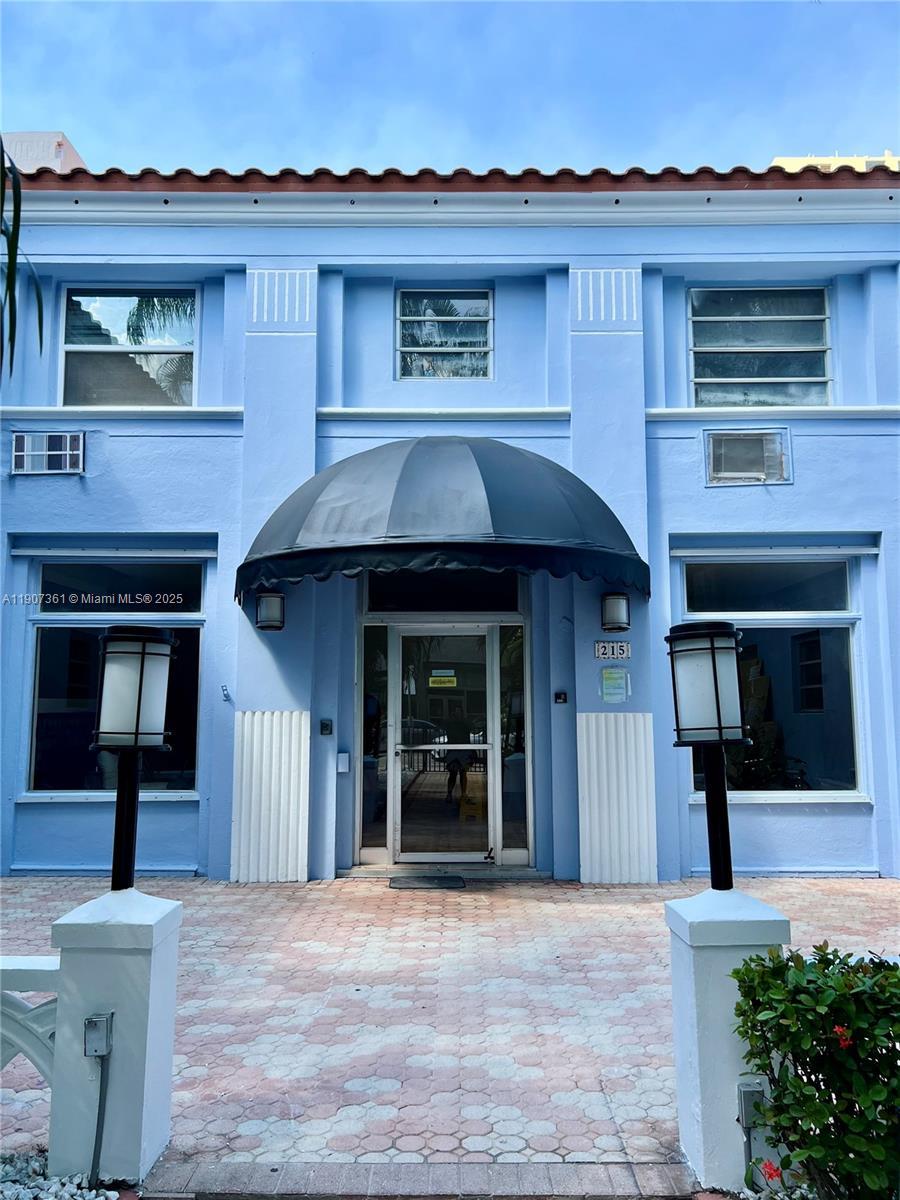 215 30 St 21, Miami Beach