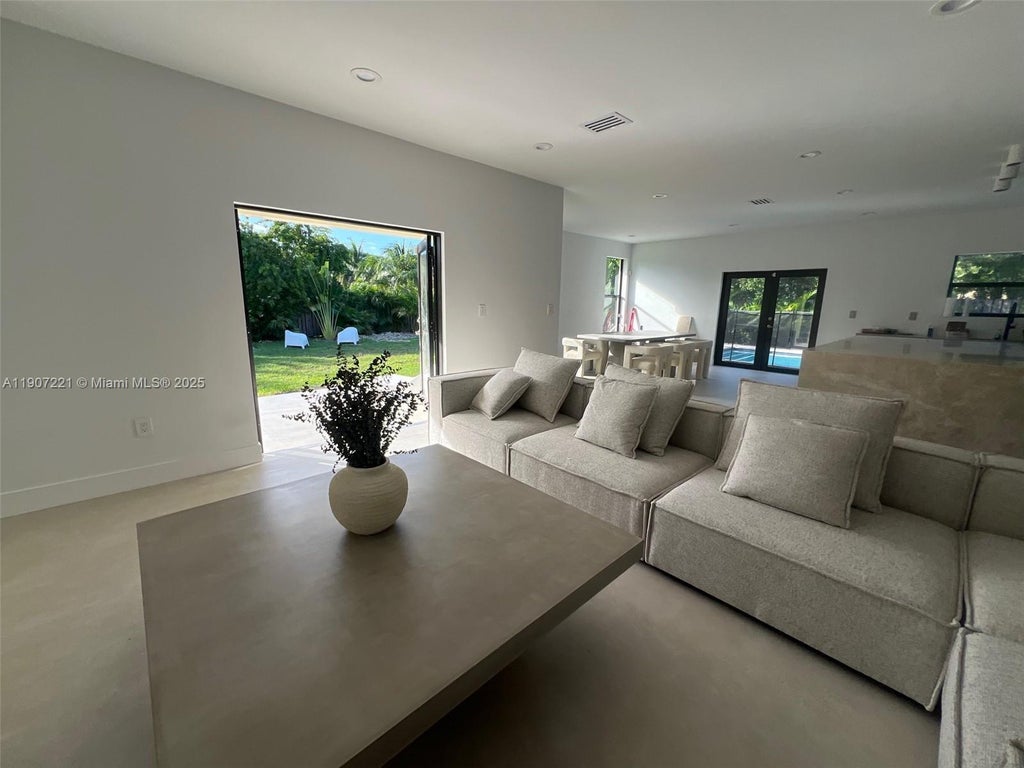 12790 Sw 91st Ave -, Miami