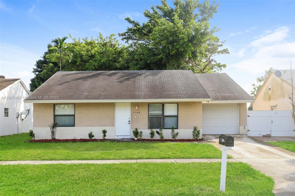 5168 Edgecliff Ave, Lake Worth